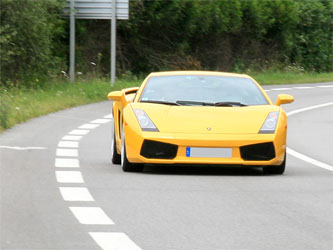 Bon plan Pilotage d'un bolide d'exception avec baptême de vitesse: 149€ au lieu de 298€ (-50%)